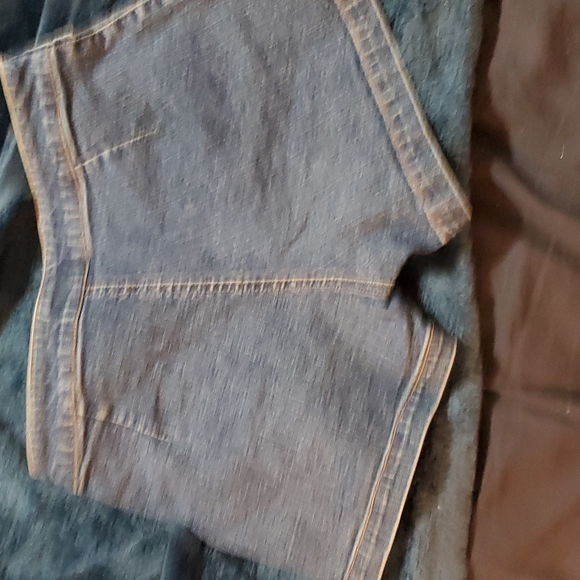JEAN SHORTS BRAND NEW never worn too small. - Picture 4 of 7
